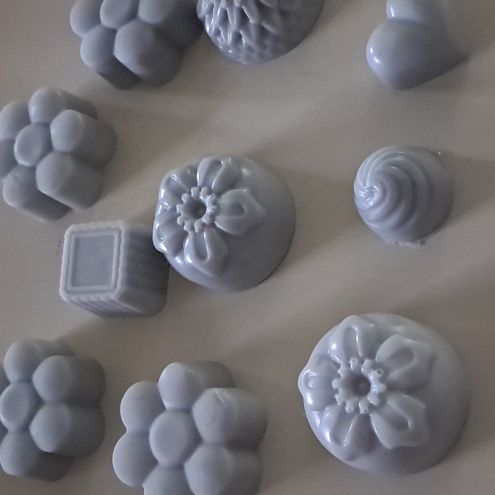 Hand crafted 10 each Lavender Goat's Milk Soap Minis NWT - Picture 2 of 2